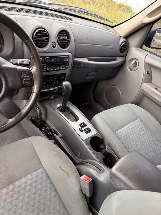 2005 Jeep KJ Liberty - Image 6 of 13