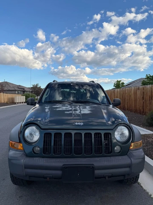 2005 Jeep KJ Liberty - Image 3 of 12