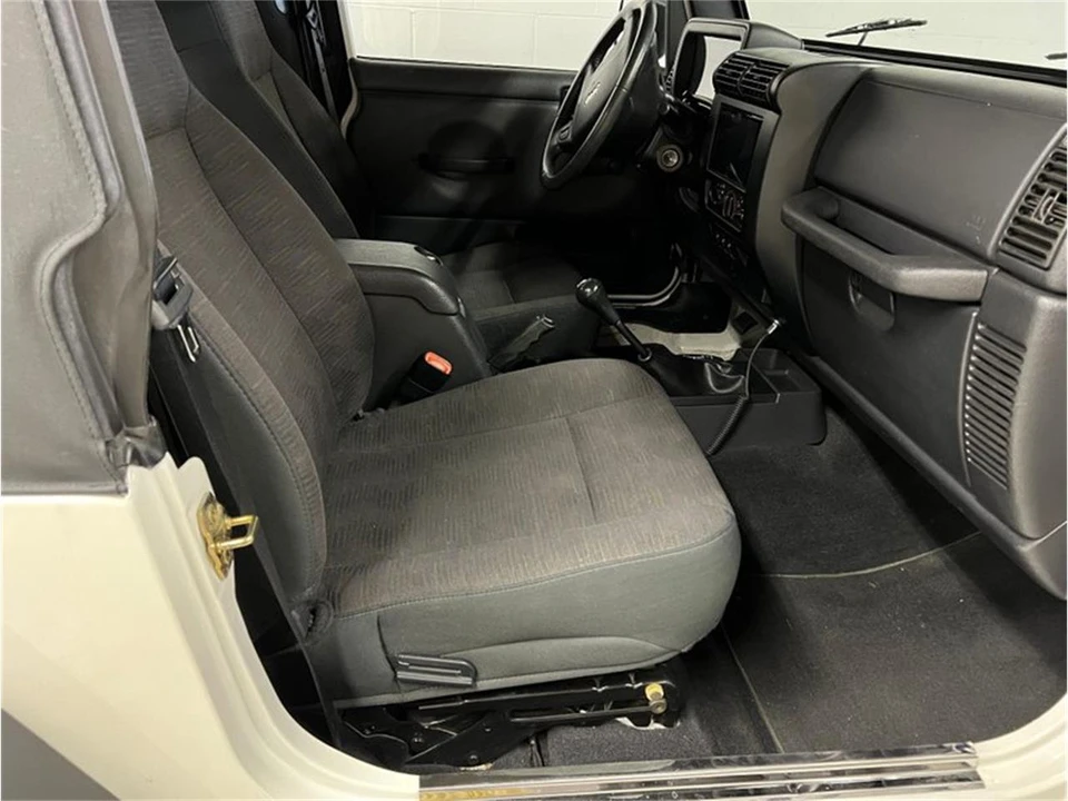 2005 Jeep TJ Wrangler - Image 16 of 31