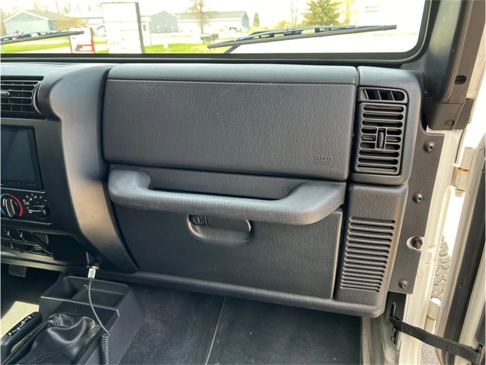 2005 Jeep TJ Wrangler - Image 17 of 31