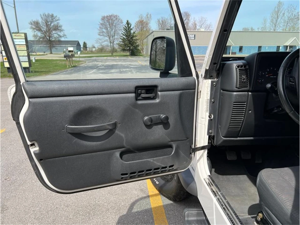 2005 Jeep TJ Wrangler - Image 18 of 31