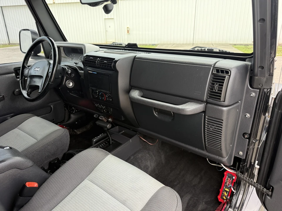 2005 Jeep TJ Wrangler - Image 17 of 31