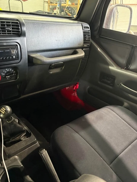 2005 Jeep TJ Wrangler - Image 16 of 17