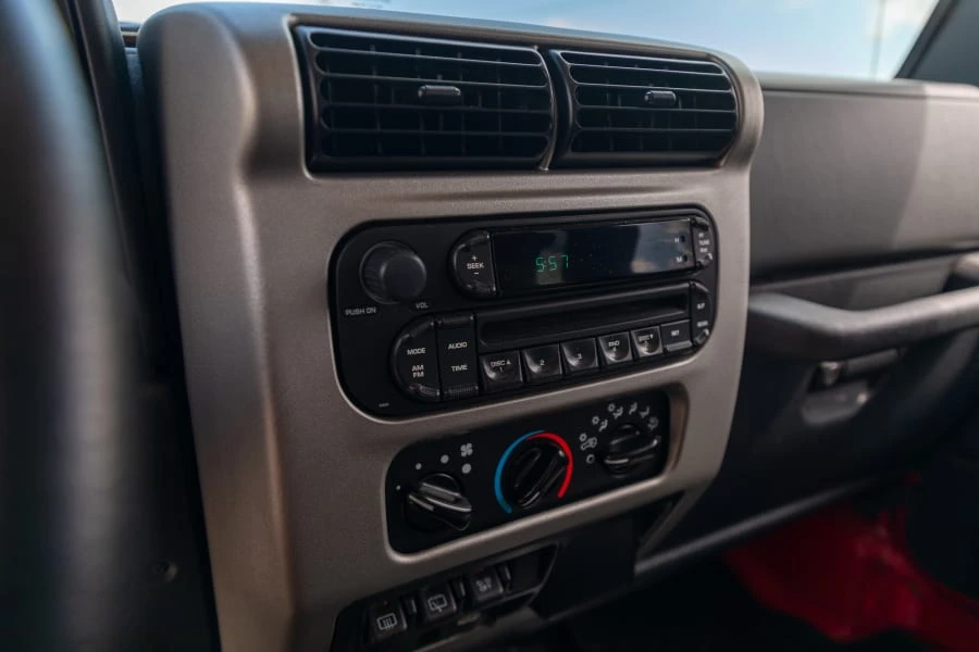 2005 Jeep TJ Wrangler - Image 21 of 26