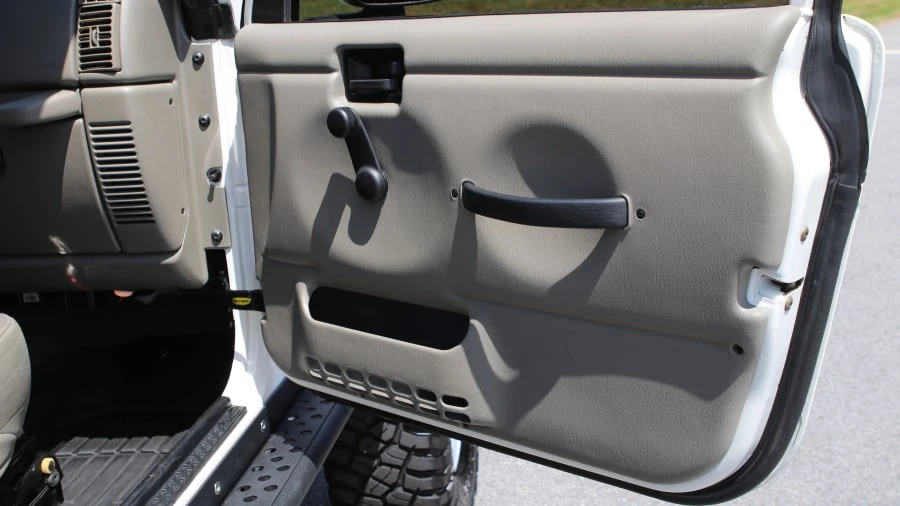2005 Jeep TJ Wrangler - Image 23 of 31