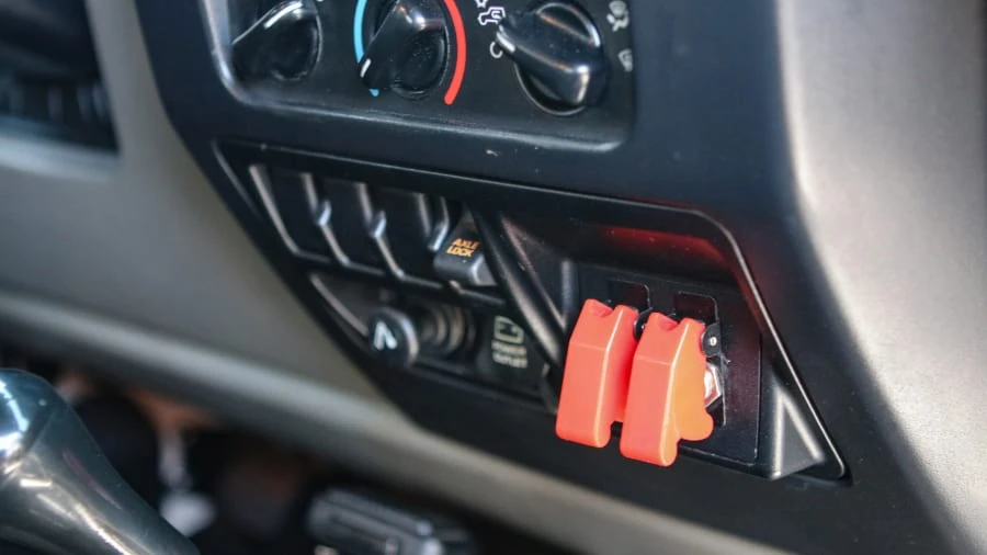 2005 Jeep TJ Wrangler - Image 25 of 31