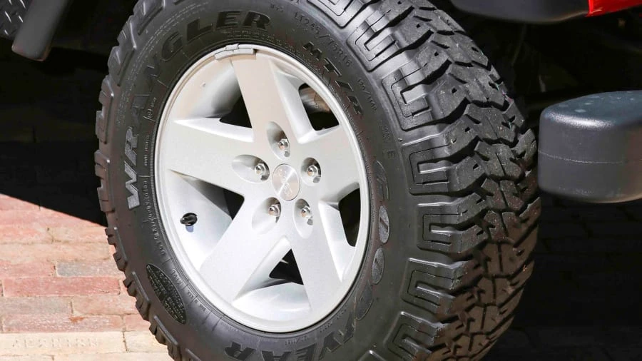 2005 Jeep TJ Wrangler - Image 16 of 19