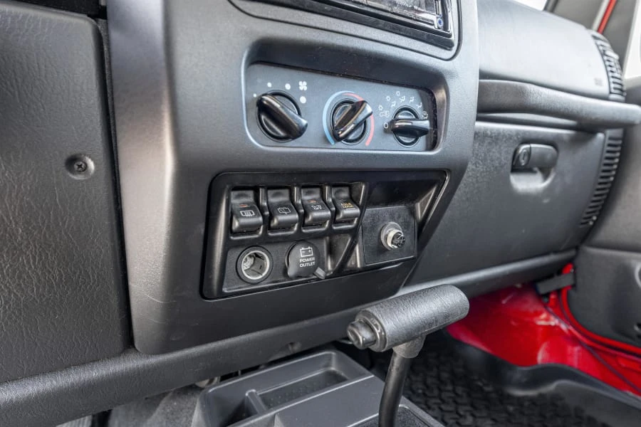 2005 Jeep TJ Wrangler - Image 15 of 18