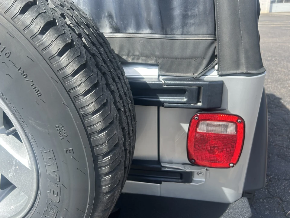 2005 Jeep TJ Wrangler - Image 28 of 31