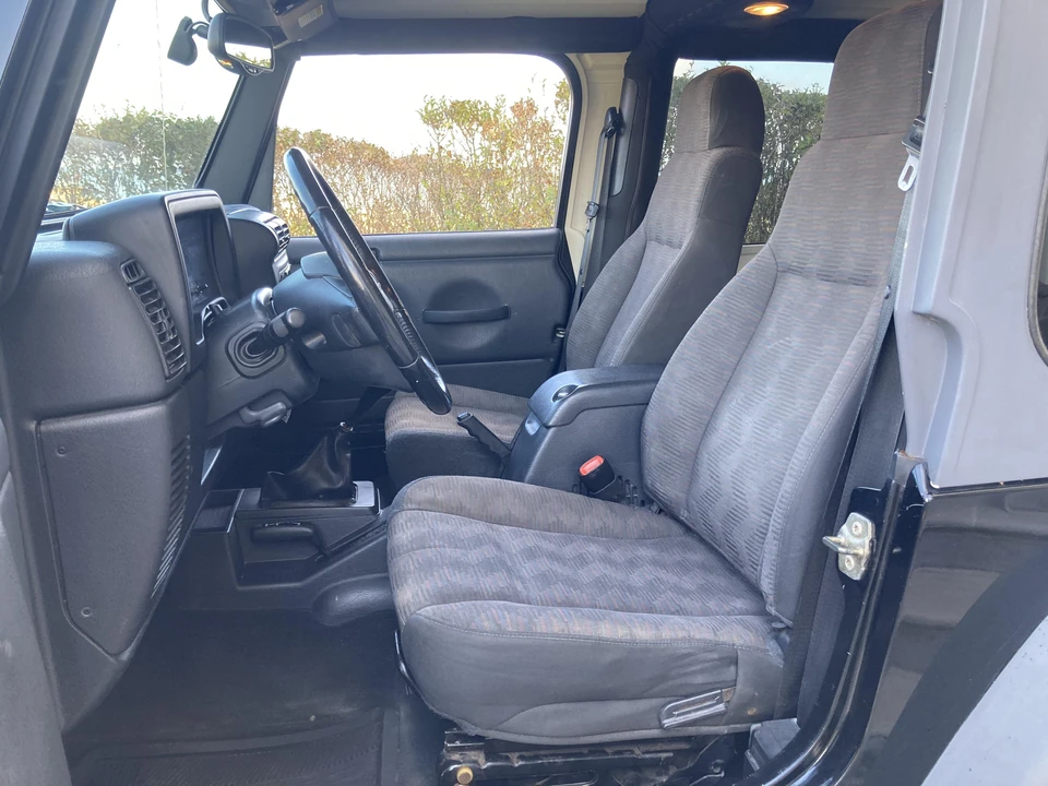2005 Jeep TJ Wrangler - Image 28 of 31