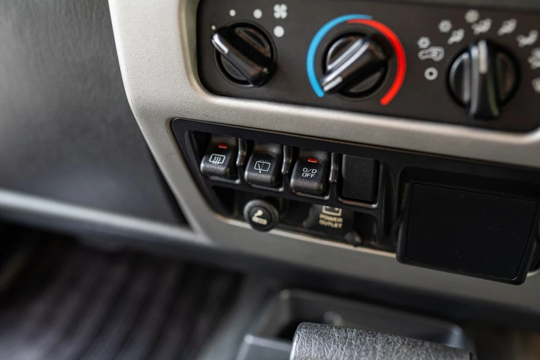 2005 Jeep TJ Wrangler - Image 28 of 30