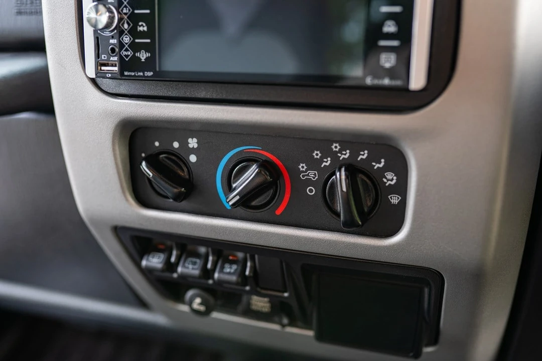 2005 Jeep TJ Wrangler - Image 27 of 30