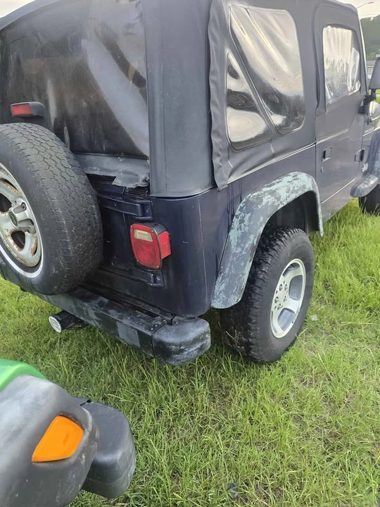 2005 Jeep TJ Wrangler - Image 12 of 13