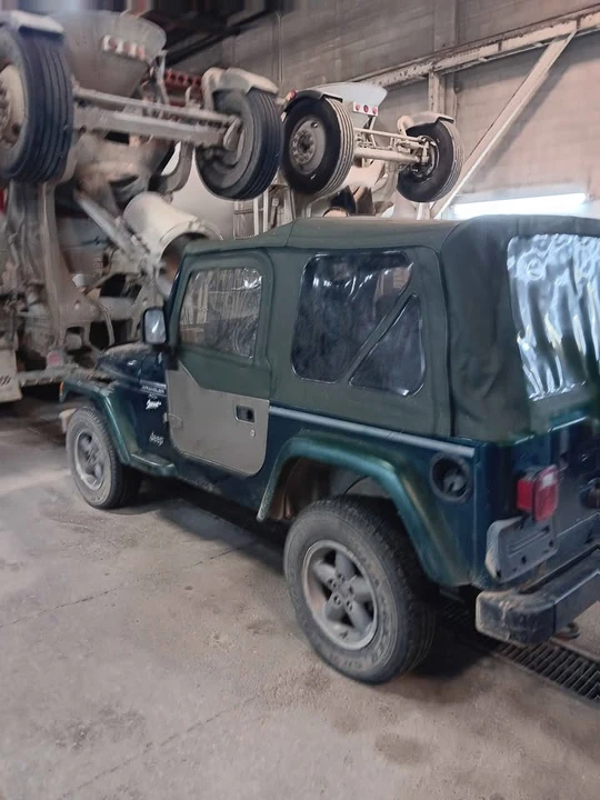 2005 Jeep TJ Wrangler - Image 10 of 16
