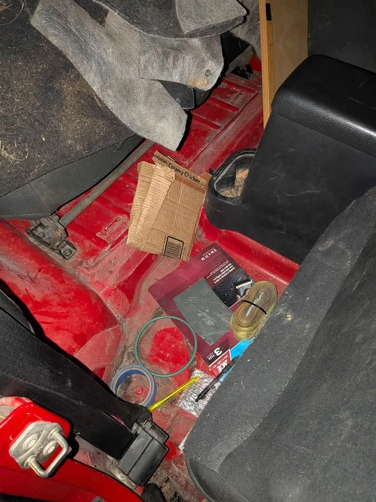 2005 Jeep TJ Wrangler - Image 16 of 18