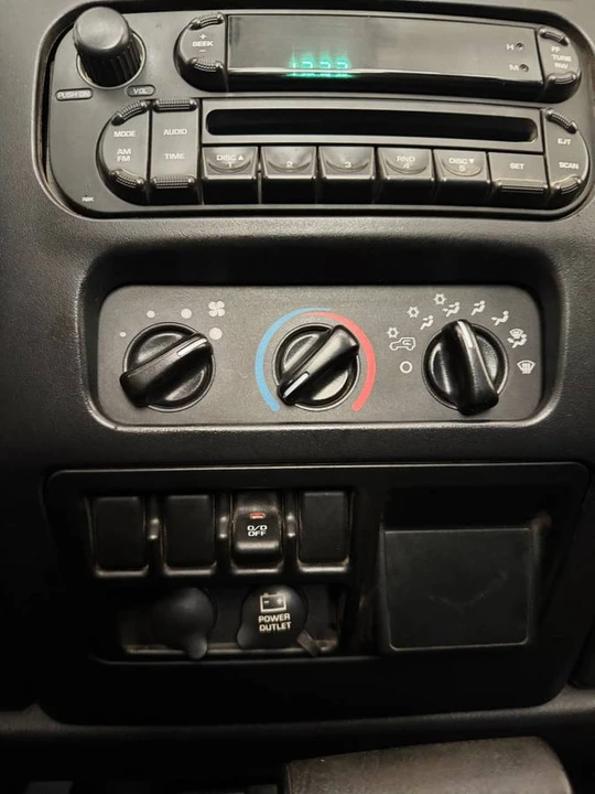 2005 Jeep TJ Wrangler - Image 11 of 16