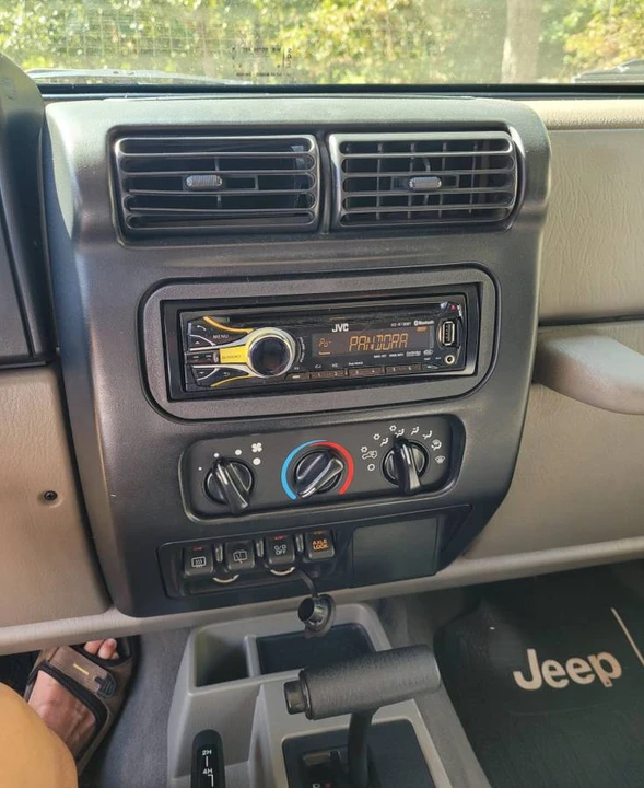 2005 Jeep TJ Wrangler - Image 17 of 19