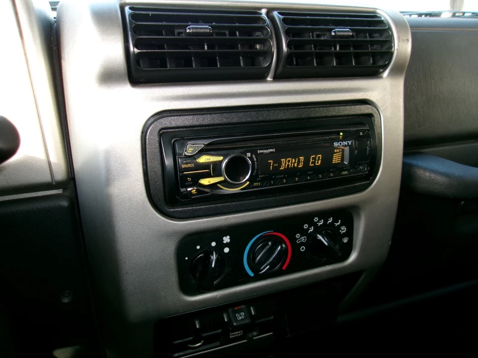 2005 Jeep TJ Wrangler - Image 17 of 20