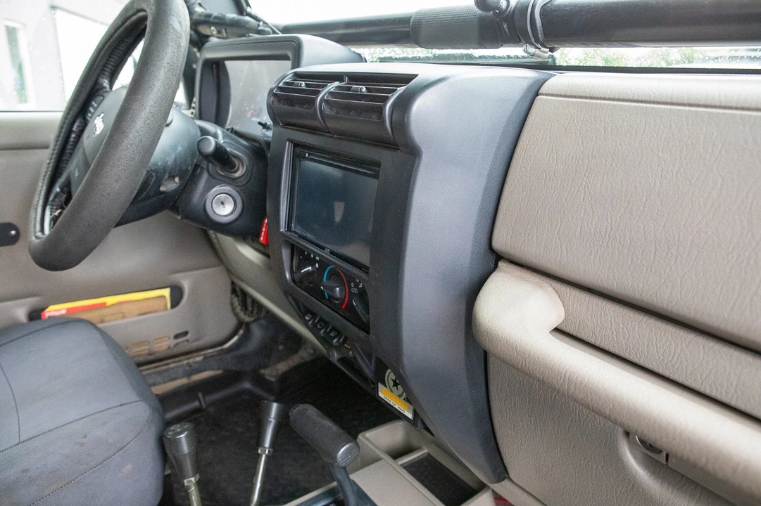 2005 Jeep TJ Wrangler - Image 24 of 31