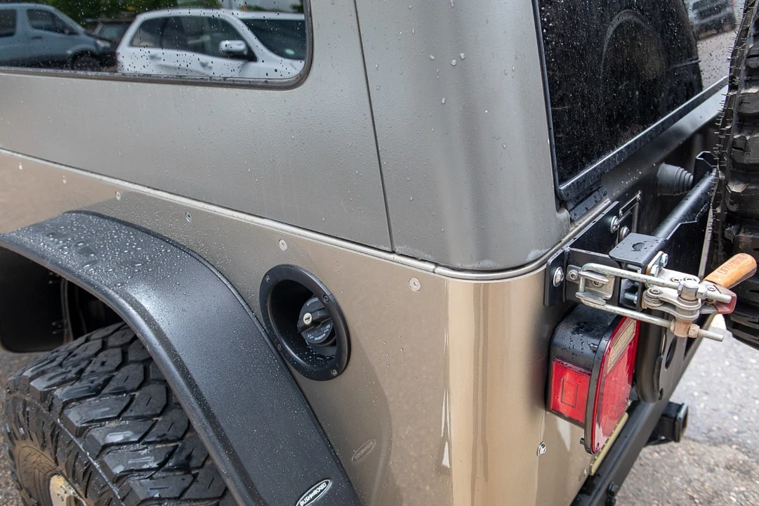 2005 Jeep TJ Wrangler - Image 29 of 31