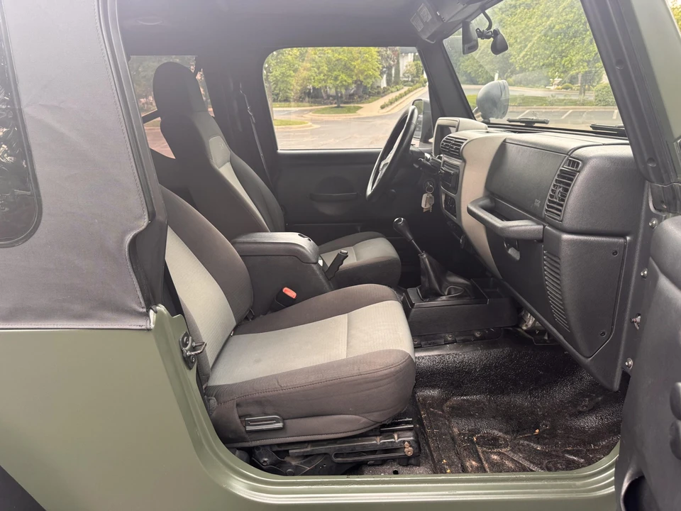 2005 Jeep TJ Wrangler - Image 28 of 31