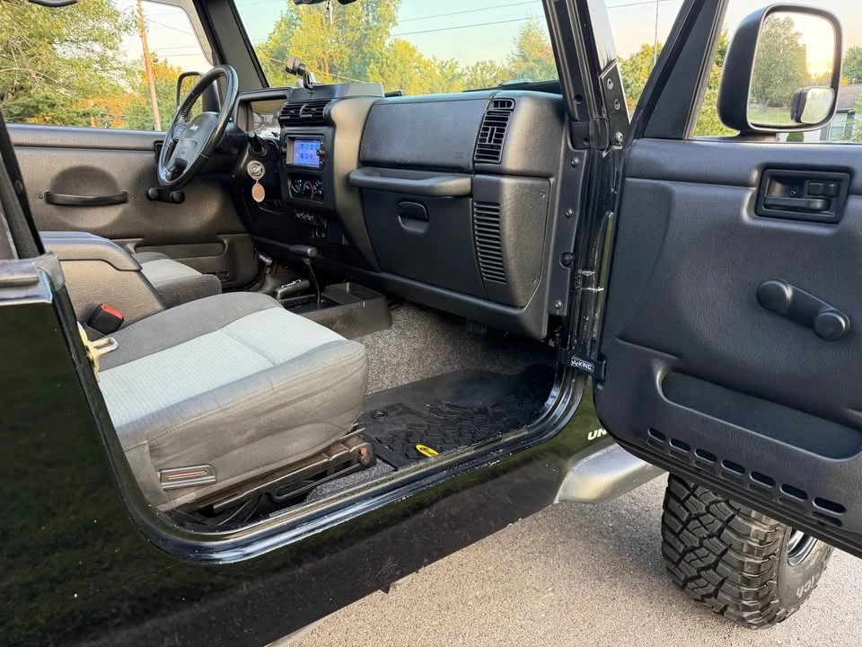 2005 Jeep TJ Wrangler - Image 9 of 17
