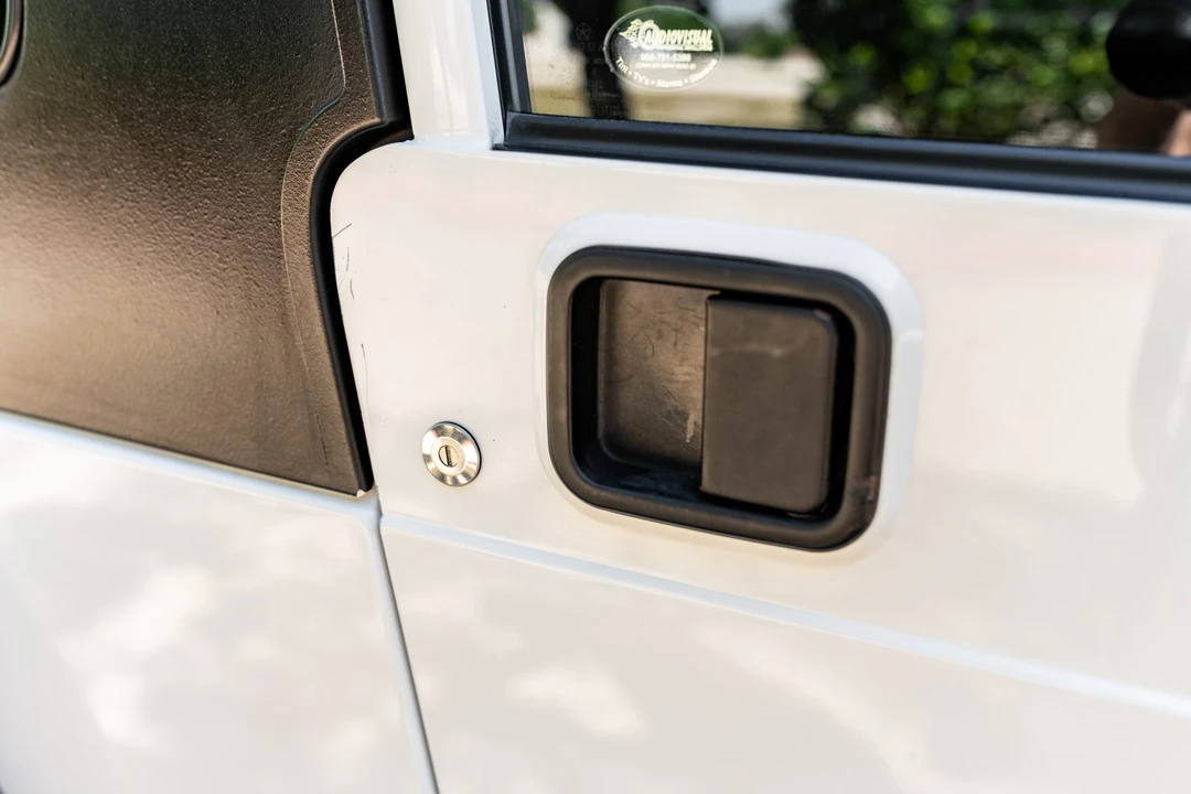 2005 Jeep TJ Wrangler - Image 18 of 31