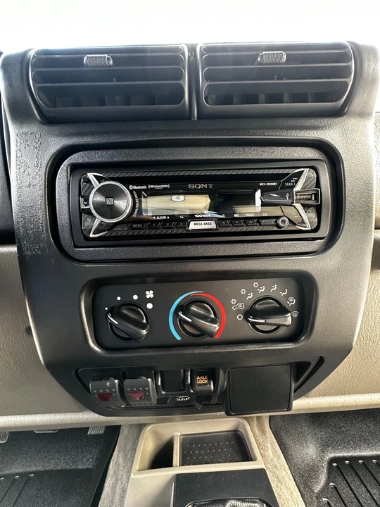 2005 Jeep TJ Wrangler - Image 28 of 31