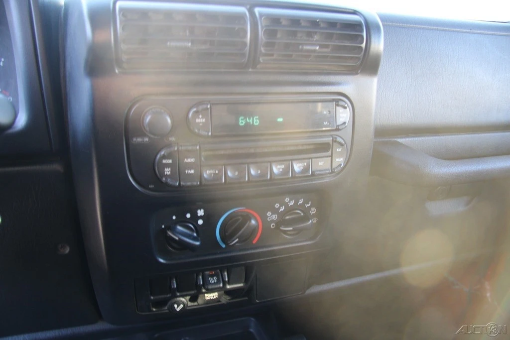 2005 Jeep TJ Wrangler - Image 16 of 21
