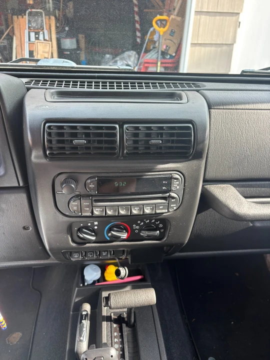 2005 Jeep TJ Wrangler - Image 18 of 19
