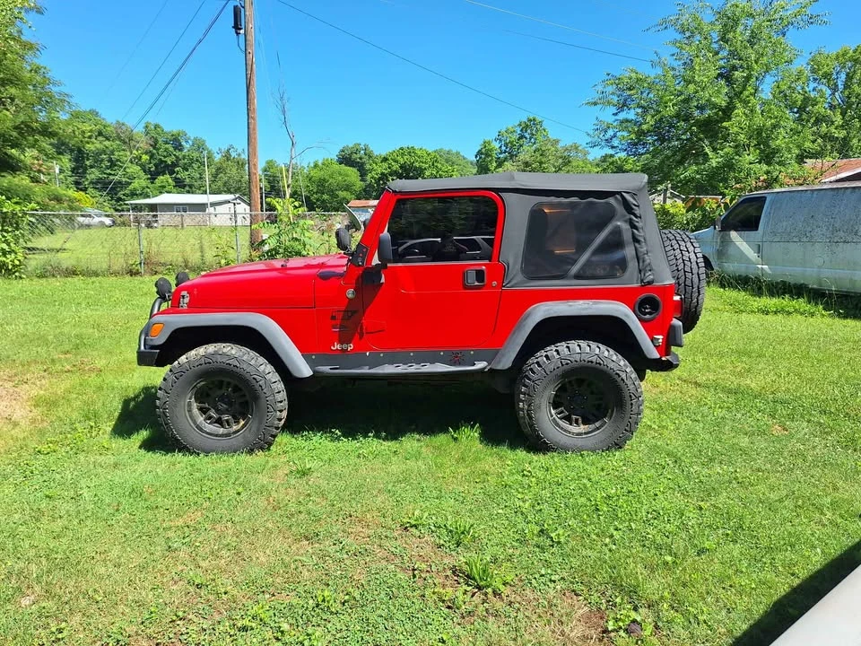 2005 Jeep TJ Wrangler - Image 2 of 3