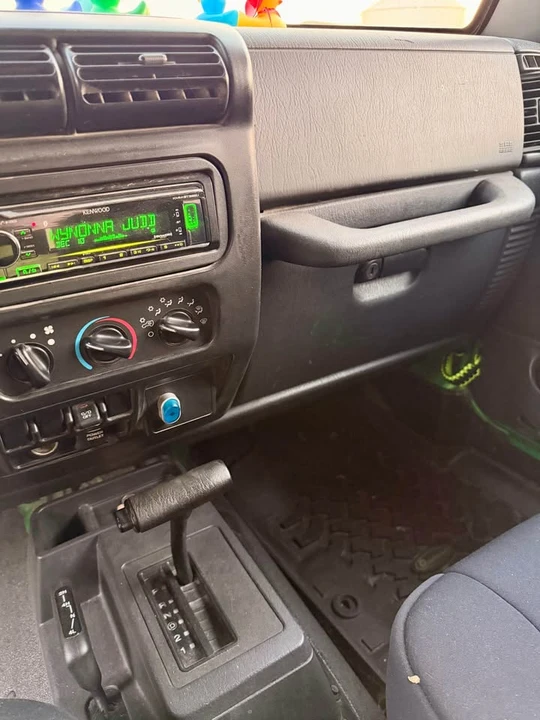 2005 Jeep TJ Wrangler - Image 3 of 4