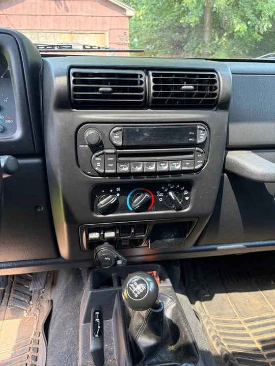 2005 Jeep TJ Wrangler - Image 9 of 12
