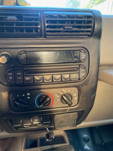 2005 Jeep TJ Wrangler - Image 9 of 11