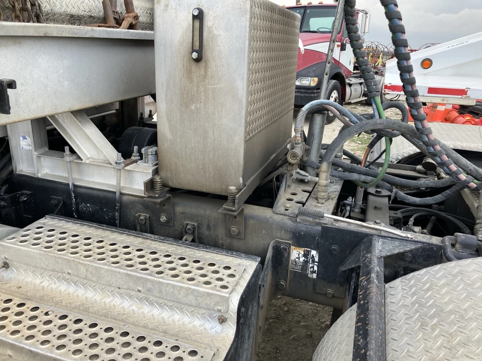 2005 Kenworth T800 - Image 11 of 15