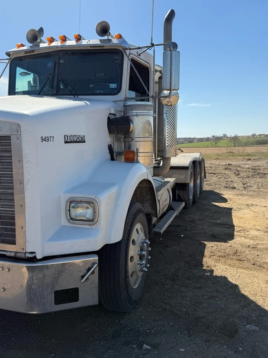 2005 Kenworth T800 - Image 9 of 15