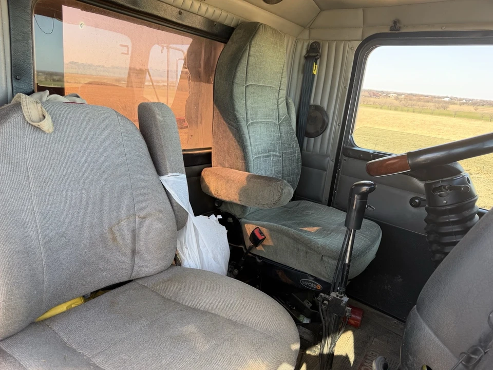 2005 Kenworth T800 - Image 10 of 15