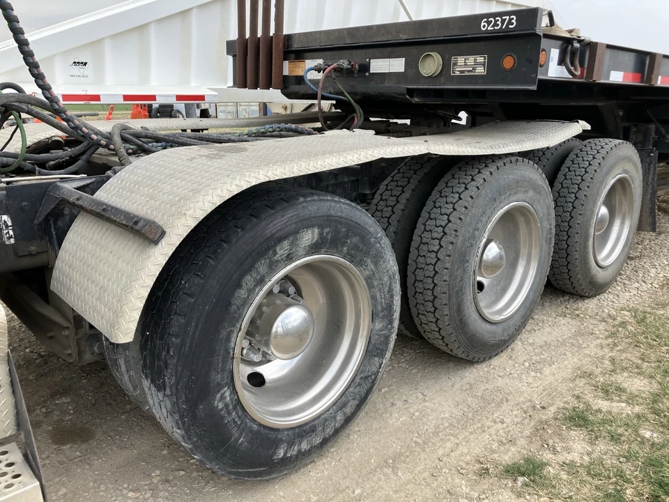 2005 Kenworth T800 - Image 3 of 15