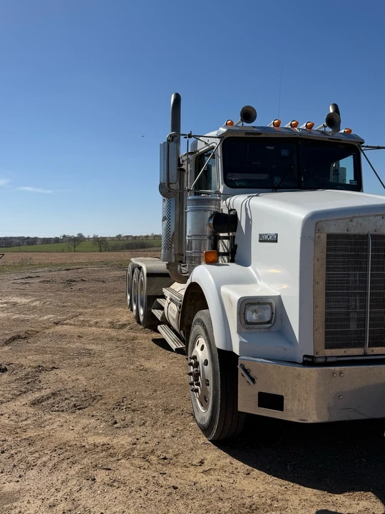 2005 Kenworth T800 - Image 8 of 15