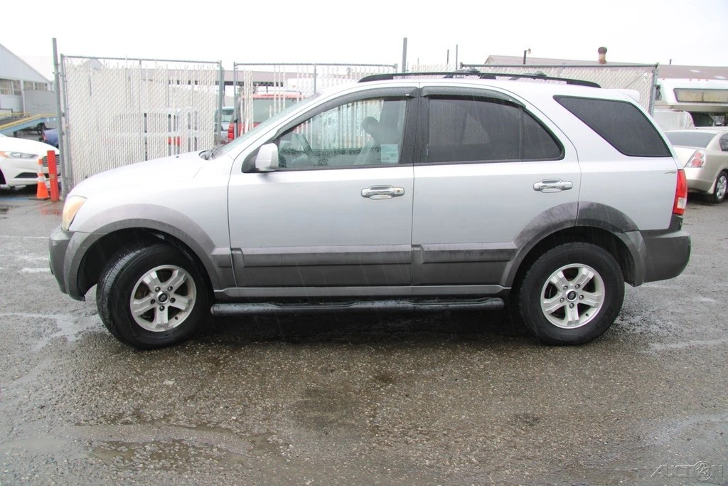 2005 Kia Sorento - Image 3 of 21