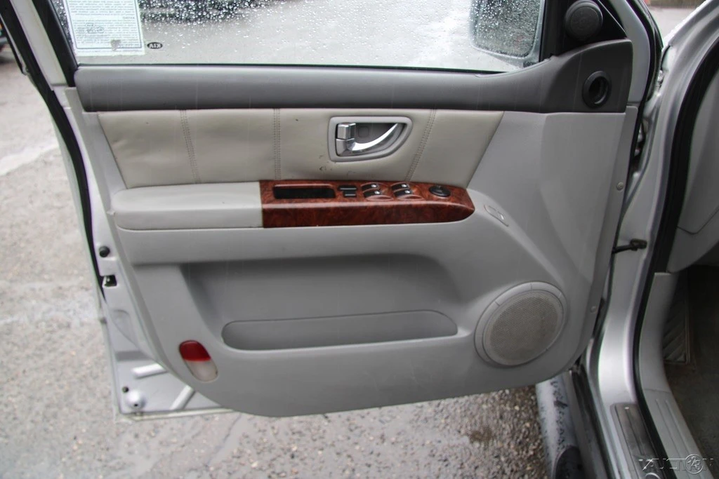 2005 Kia Sorento - Image 11 of 21