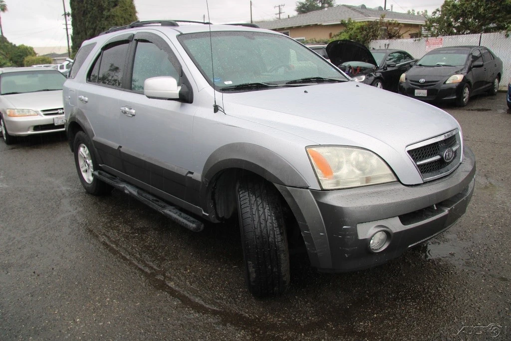2005 Kia Sorento - Image 8 of 21