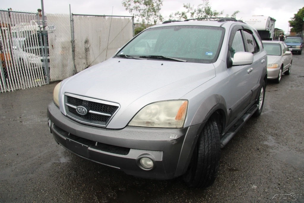 2005 Kia Sorento - Image 2 of 21