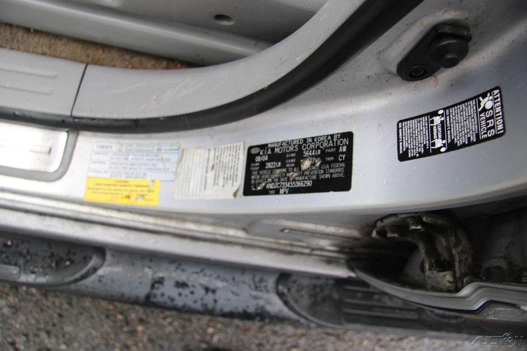 2005 Kia Sorento - Image 10 of 21