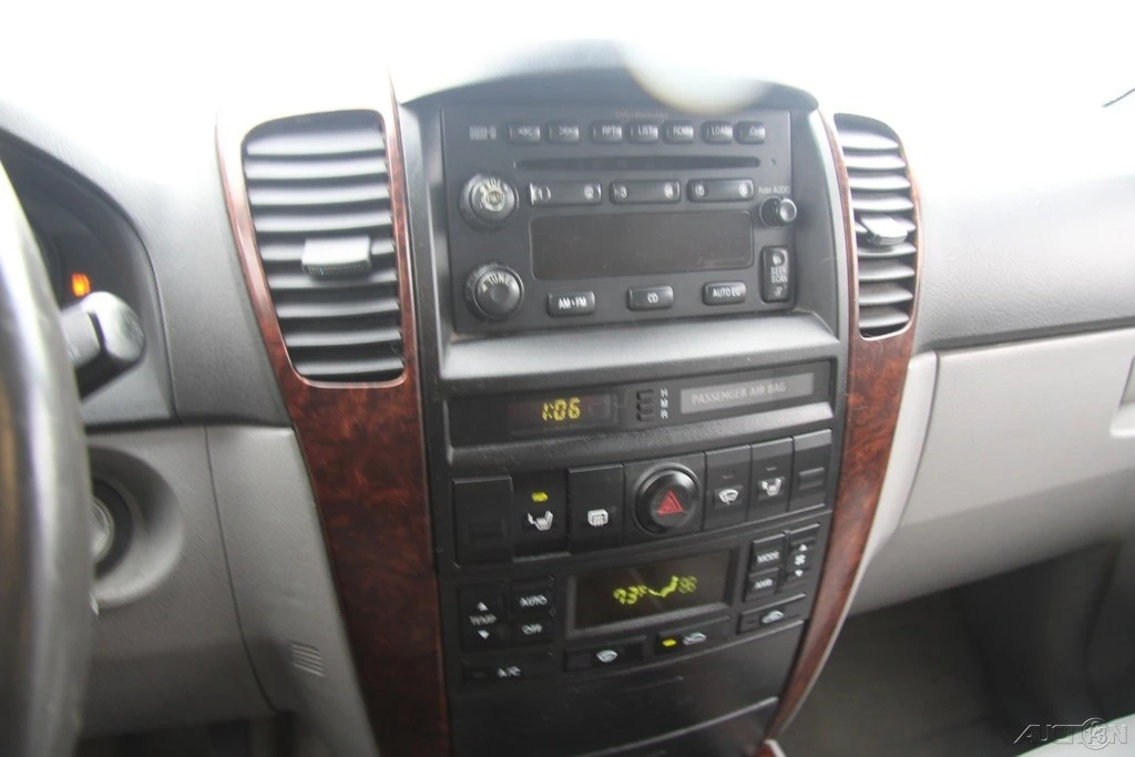 2005 Kia Sorento - Image 16 of 21
