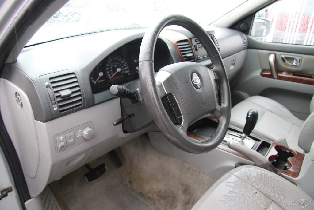 2005 Kia Sorento - Image 13 of 21