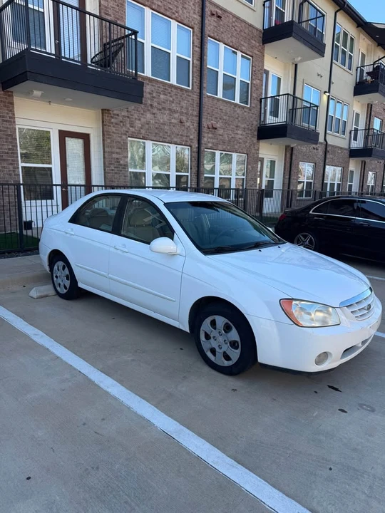 2005 Kia Spectra - Image 2 of 5