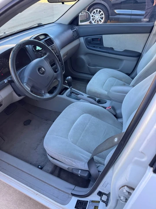 2005 Kia Spectra - Image 3 of 5