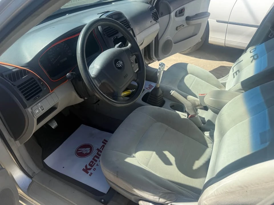 2005 Kia Spectra - Image 7 of 10