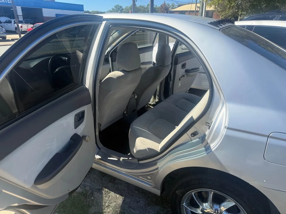 2005 Kia Spectra - Image 5 of 10